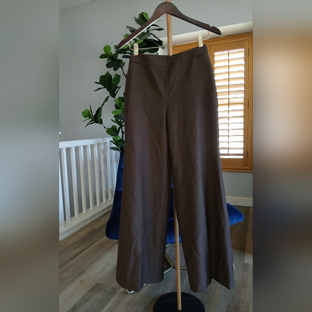 Carolina Herrera High-Waist, Wide Leg Trousers in Brown. Size 6